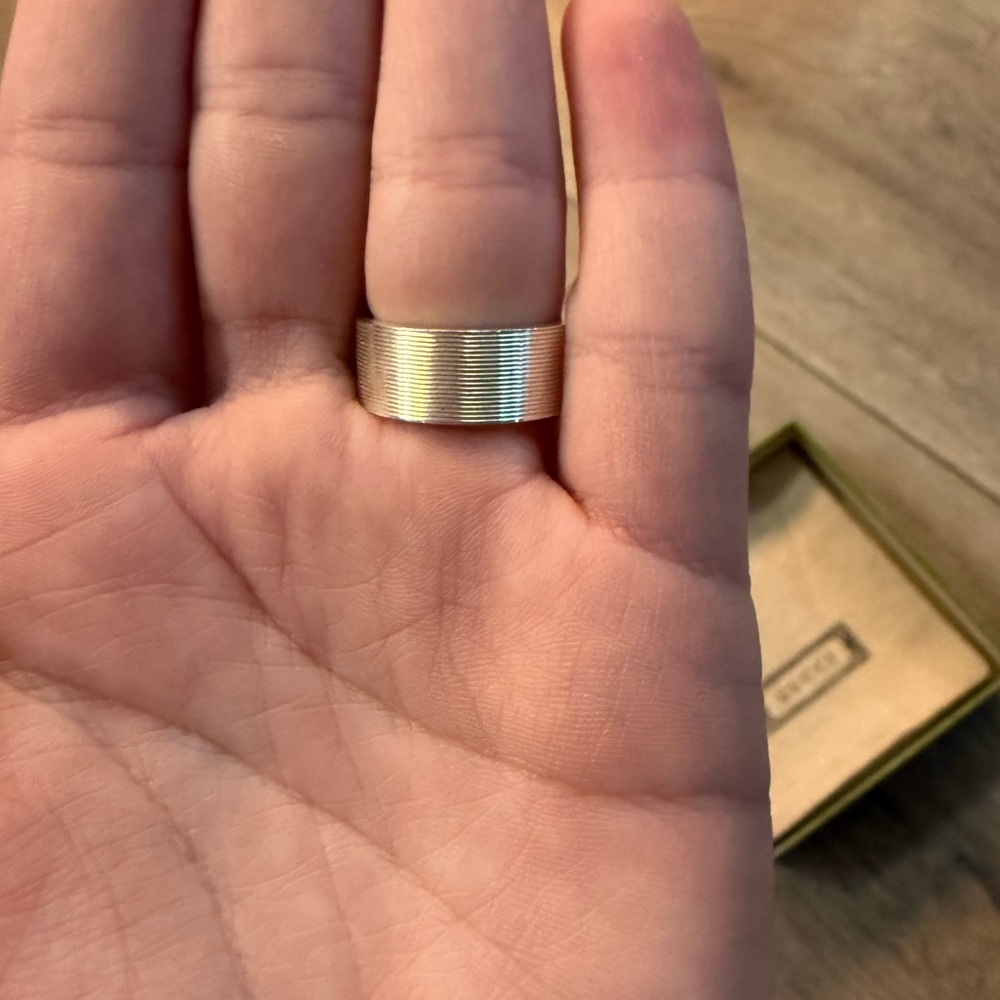 Gucci Engraved Silver Ring - Picture 5 of 6